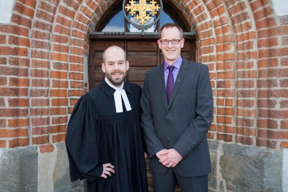 BU: In einem Gottesdienst in St. Marien am 18. Juni um 16 Uhr verabschiedet Superintendent Holger Grünjes Fabian Gartmann (links) und Lars Arneke aus ihrem Dienst. Foto: Bergmann